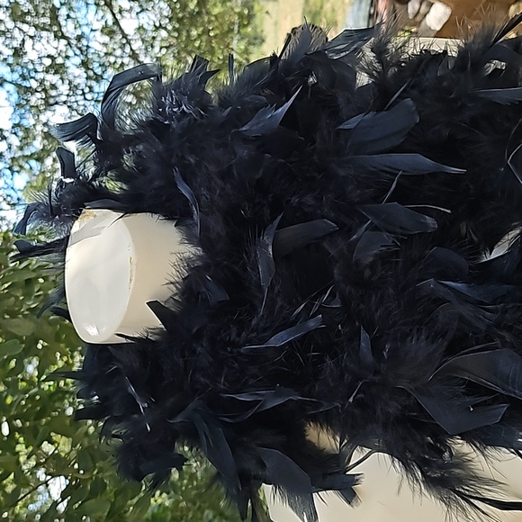 Vintage 80's soft fluffy 80" long x 4" wide real feather caribou Boa scarf - Picture 3 of 7